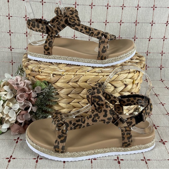 Treasure & Bond “Eliza” Leopard Print Strappy Sandals Girls Sz 5 Contour Footbed - Picture 1 of 7